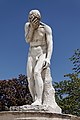 Une statue dans le jardin des Tuileries à Paris. Henri Vidal - Caïn venant de tuer son frère Abel.