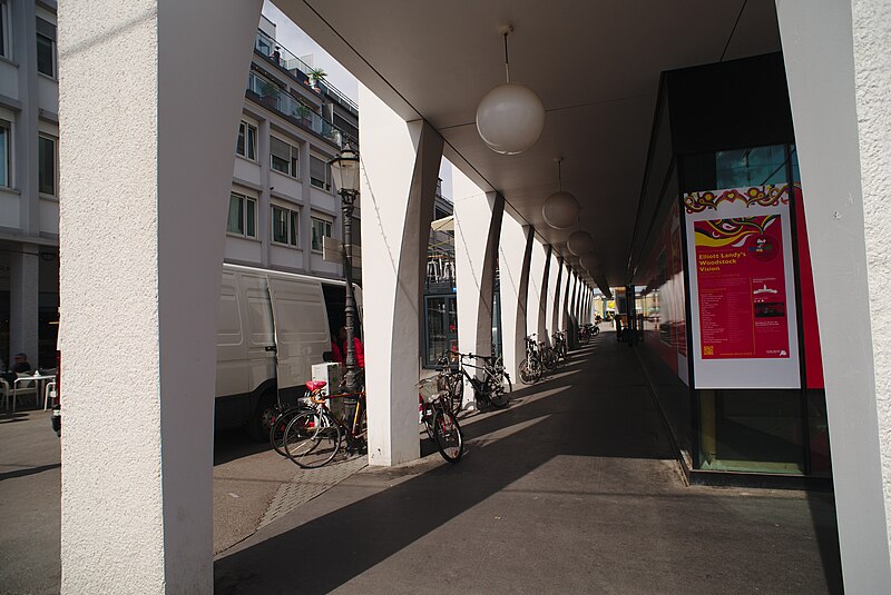 File:Säulen des Kaiserkarrees Karlsruhe.jpg
