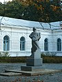 Фрагмент садиби Лизогуба з пам'ятником Шевченку